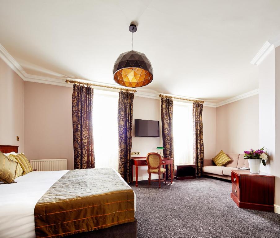 Postel nebo postele na pokoji v ubytování Arlington Hotel O'Connell Bridge