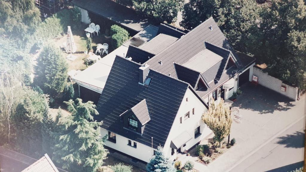 an aerial view of a house with a roof at Elisabeth Stube in Neuss