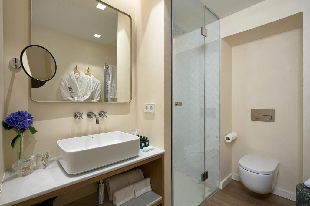 Koupelna v ubytování Suites Murillo Plaza Sta. Cruz