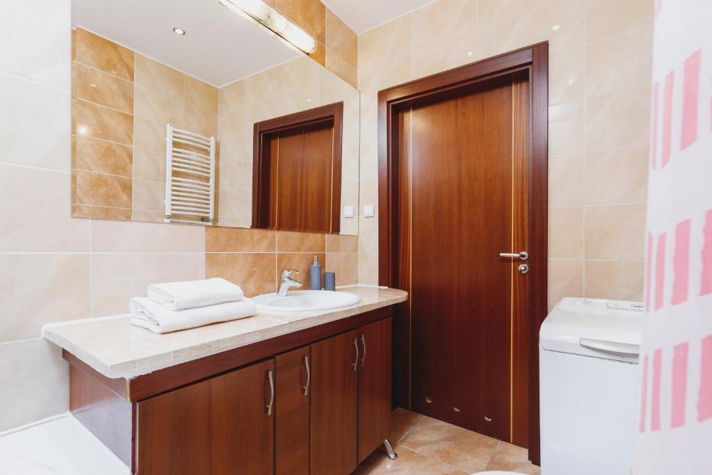 رزرو هتل و هاستل، آپارتمان کراکوف Wiślane Tarasy توسط Noclegi Renters, 09037376597