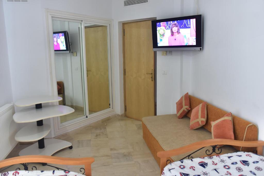 TV a/nebo společenská místnost v ubytování B&B Cote D'azur