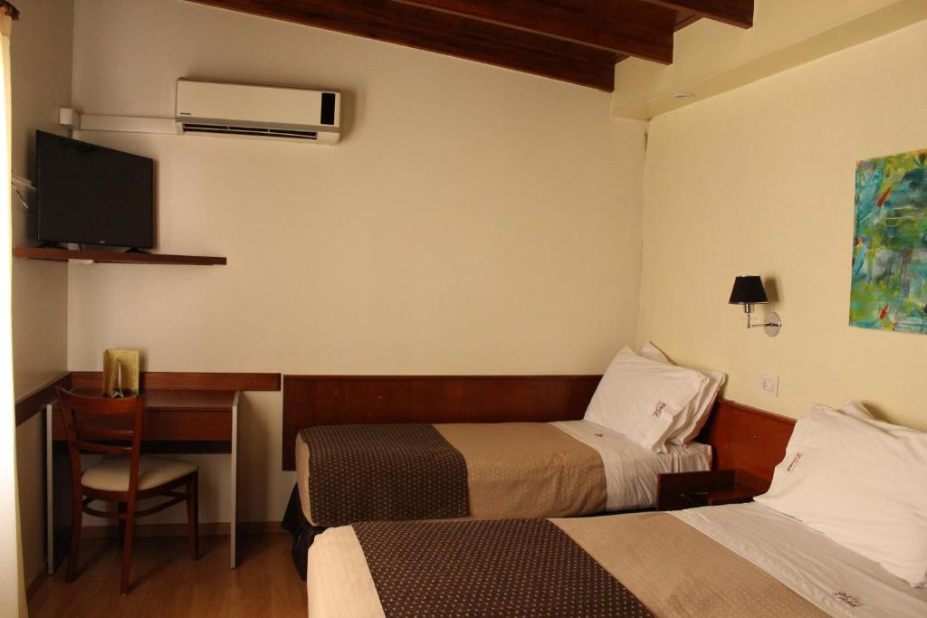 Hotel Viena - Triple Room