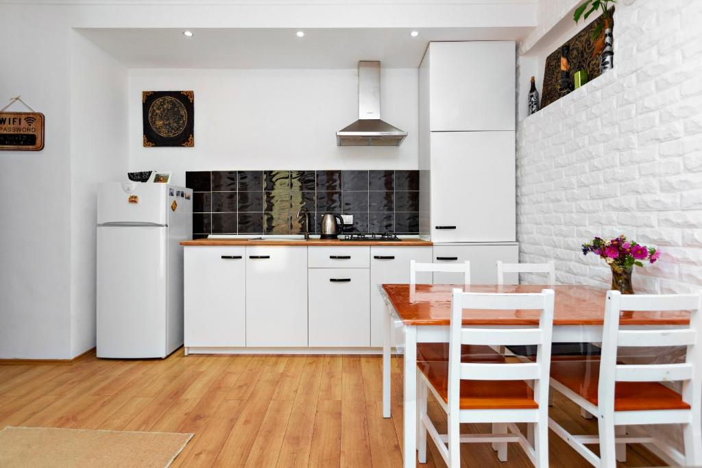 31 Toidze Apartment - Apartment