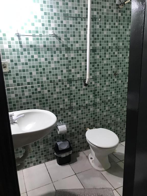 Koupelna v ubytování Hotel Loren