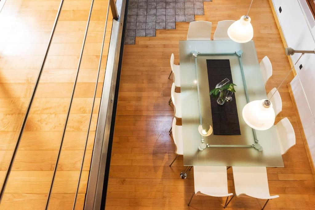Kúpeľňa v ubytovaní JOIVY Scenic 2BR Apt with Balcony & Parking