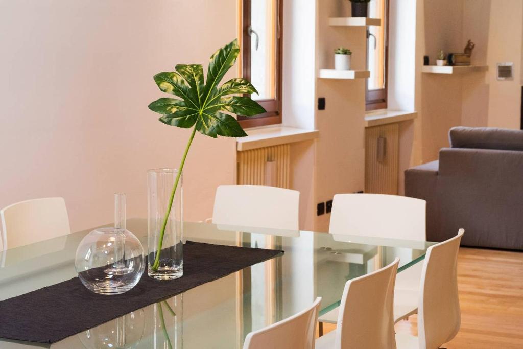 Posedenie v ubytovaní JOIVY Scenic 2BR Apt with Balcony & Parking