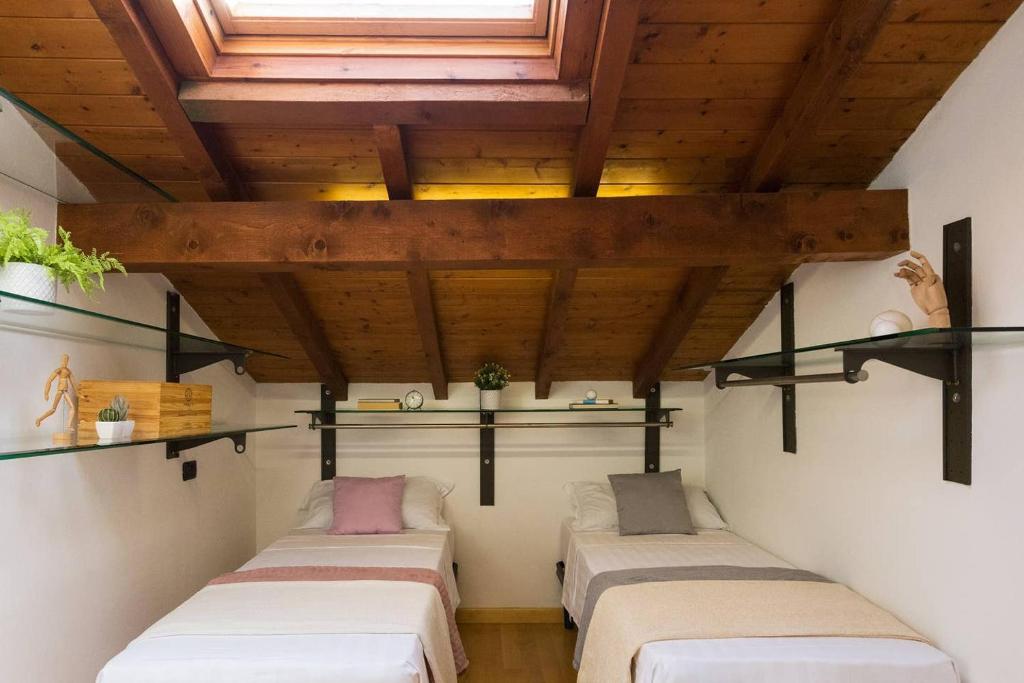 Posteľ alebo postele v izbe v ubytovaní JOIVY Scenic 2BR Apt with Balcony & Parking