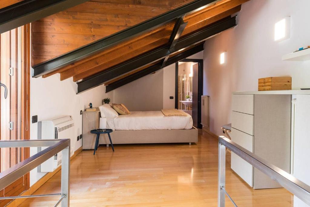Posteľ alebo postele v izbe v ubytovaní JOIVY Scenic 2BR Apt with Balcony & Parking