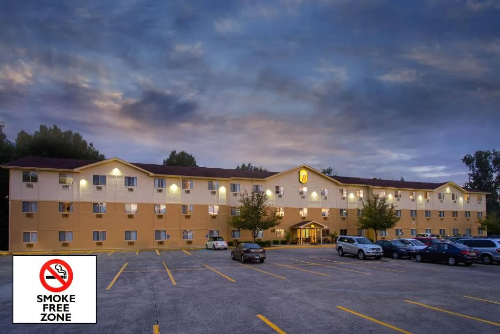 Super 8 by Wyndham Cromwell/Middletown in New Britain