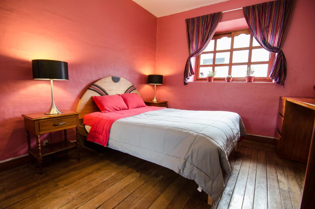 מיטה או מיטות בחדר ב-Dragonfly Hostels Cusco