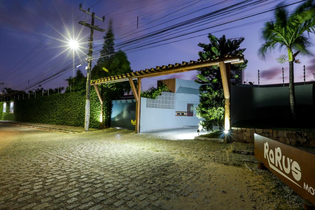 a garage at night with a street light at Raru's Motel Litoral Norte (Adult Only) in Natal