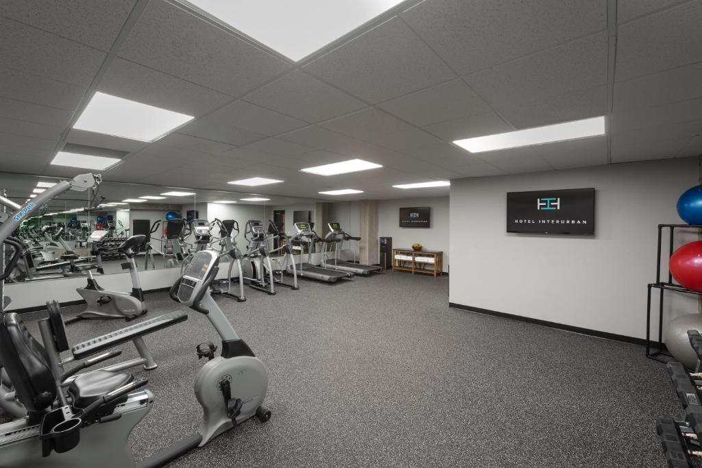 Fitness centrum a/nebo fitness zařízení v ubytování Hotel Interurban Seattle Airport SeaTac