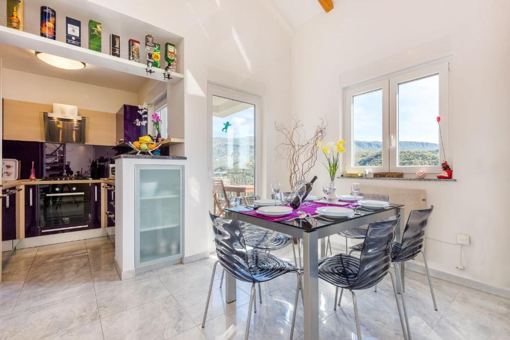 Kuchyň nebo kuchyňský kout v ubytování Apartment DARIO