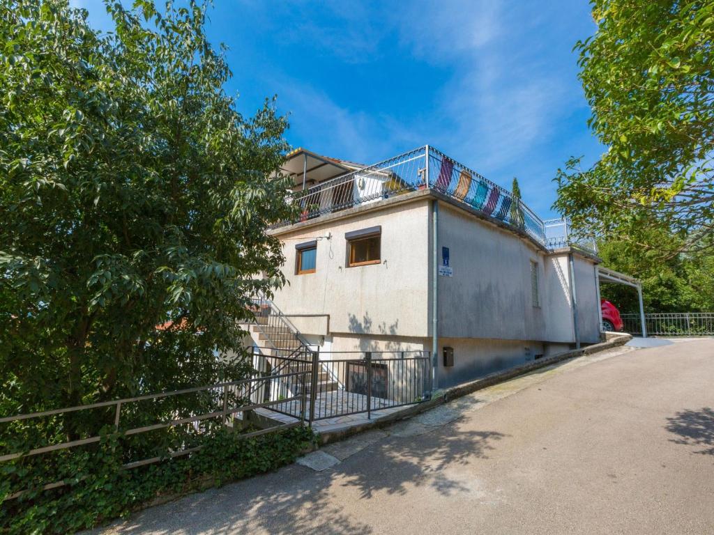 Budova, v ktorej sa apartmán nachádza