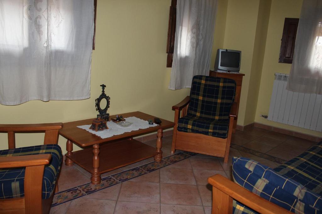 TV a/nebo společenská místnost v ubytování Casa Rural Laura