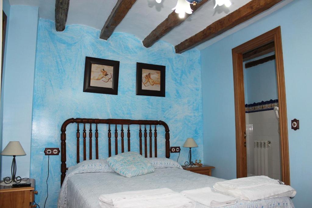 Postel nebo postele na pokoji v ubytování Casa Rural Laura