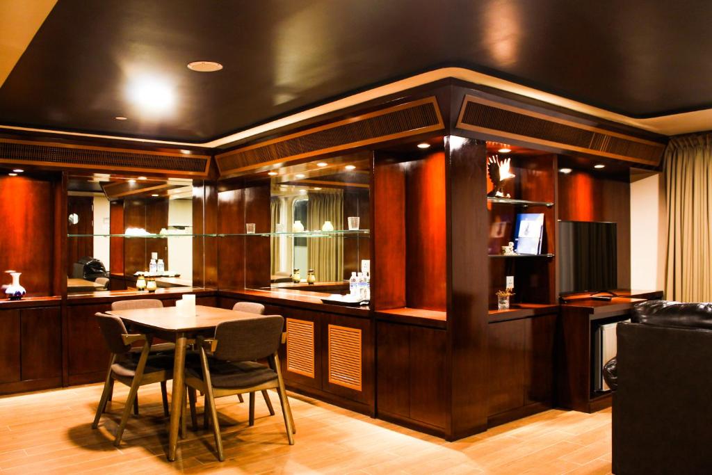 Doulos Phos The Ship Hotel - 19