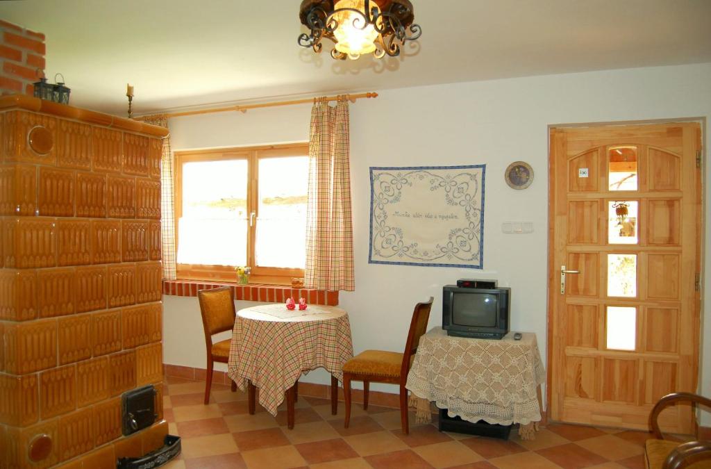 Televízia a/alebo spoločenská miestnosť v ubytovaní Nohab Apartman
