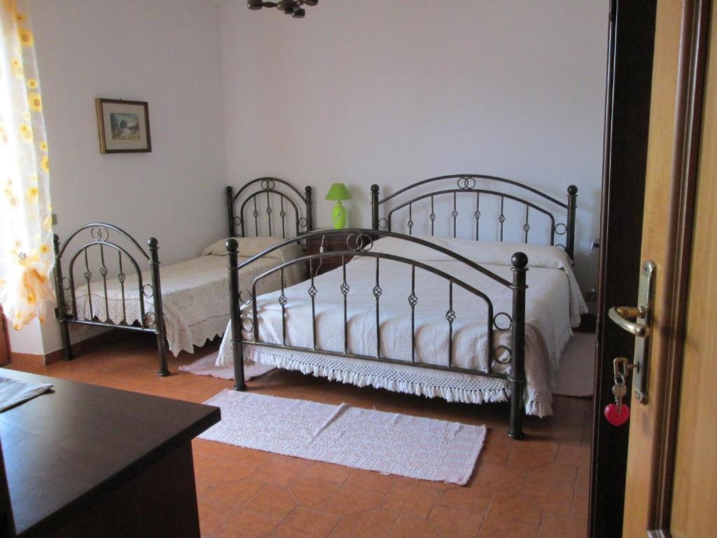 a bedroom with two beds in a room at Antichi Sapori da Speranza in Gavoi
