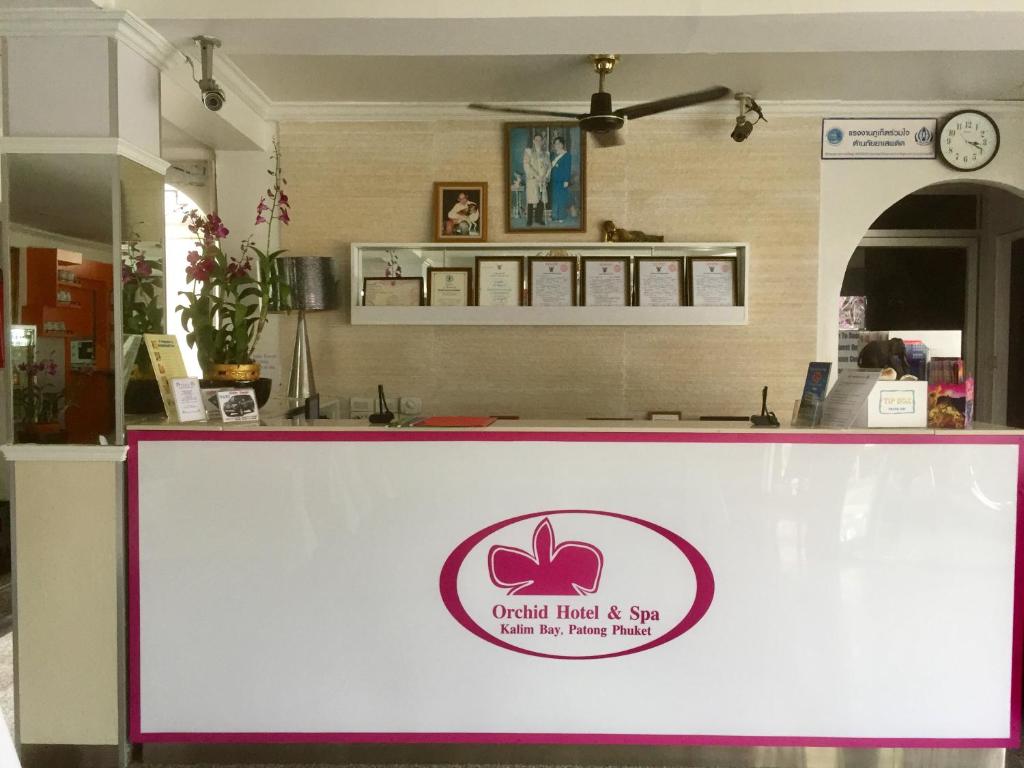 Ein Zertifikat, Auszeichnung, Logo oder anderes Dokument, das in der Unterkunft Orchid Hotel and Spa Kalim Bay ausgestellt ist