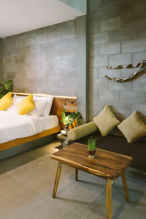 Larimar Hotel & Resort - Deluxe Suite - Free One Way Airport Drop Off