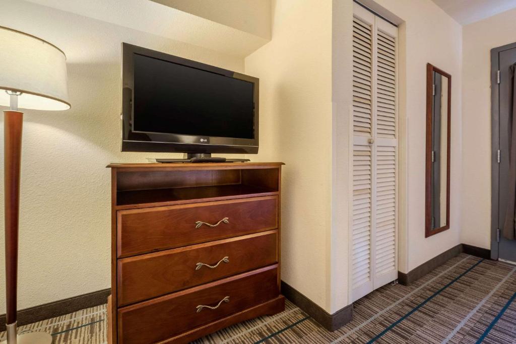 MainStay Suites Grantville - Hershey North - King Suite - No Fumadores