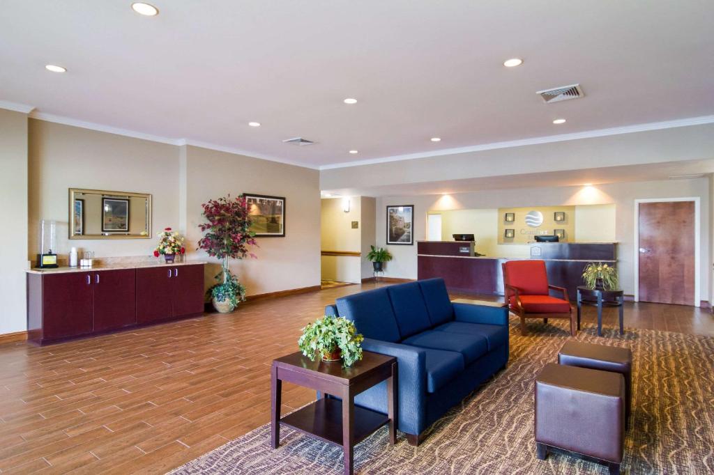 a lobby with a blue couch and a waiting room at Comfort Inn Blackshear Hwy 84 in Blackshear