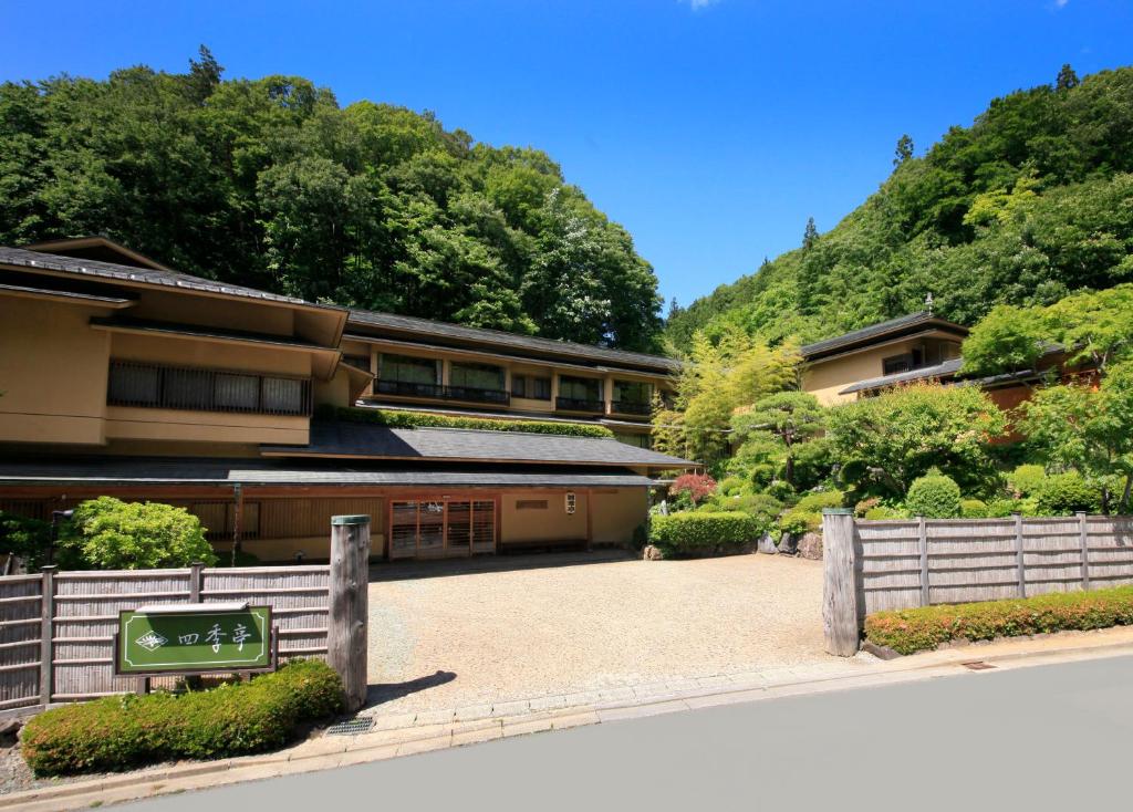 Budova, kde se ryokan nachází