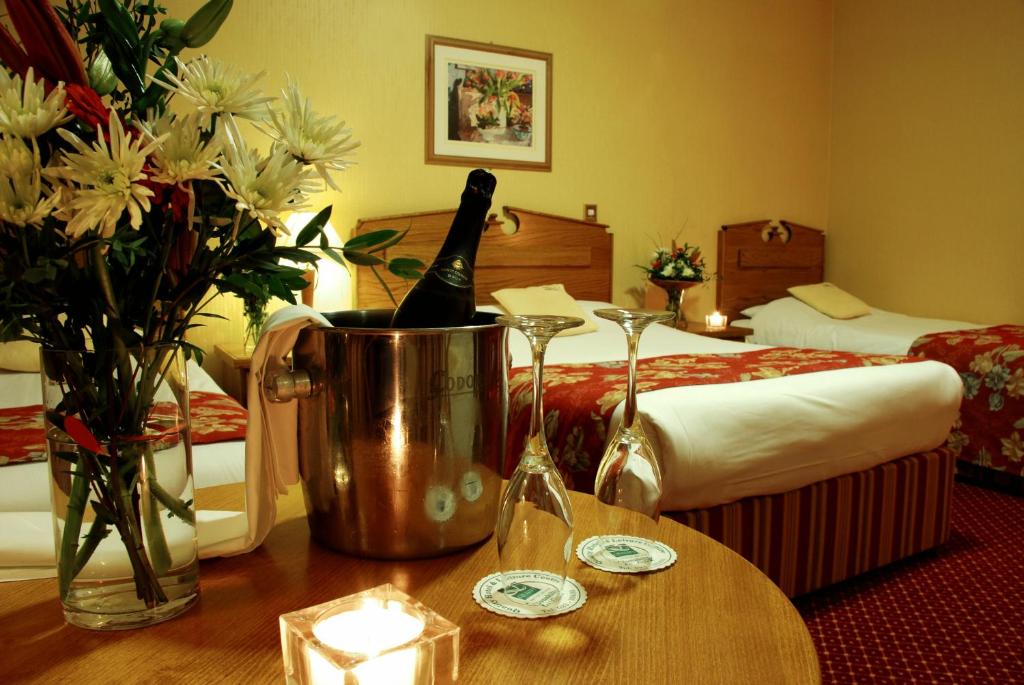 Postel nebo postele na pokoji v ubytování Clonakilty Park Hotel
