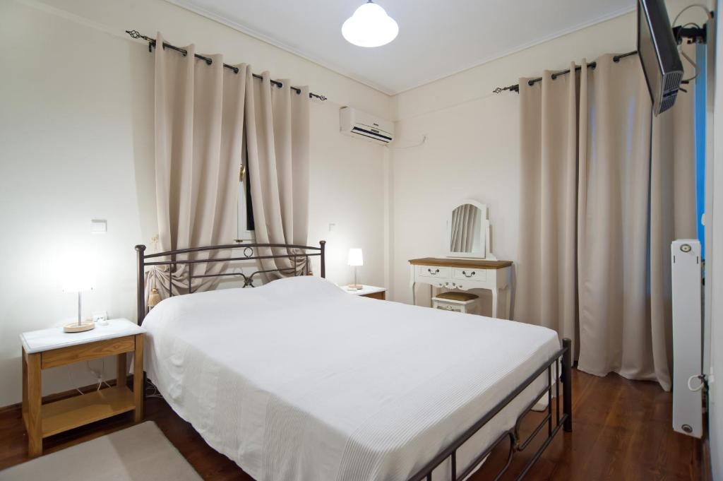 Postel nebo postele na pokoji v ubytování Elia Apartments Chrisso