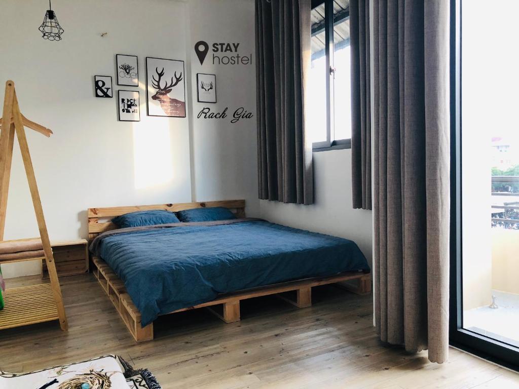 Un pat sau paturi într-o cameră la STAY hostel - 300m from the ferry