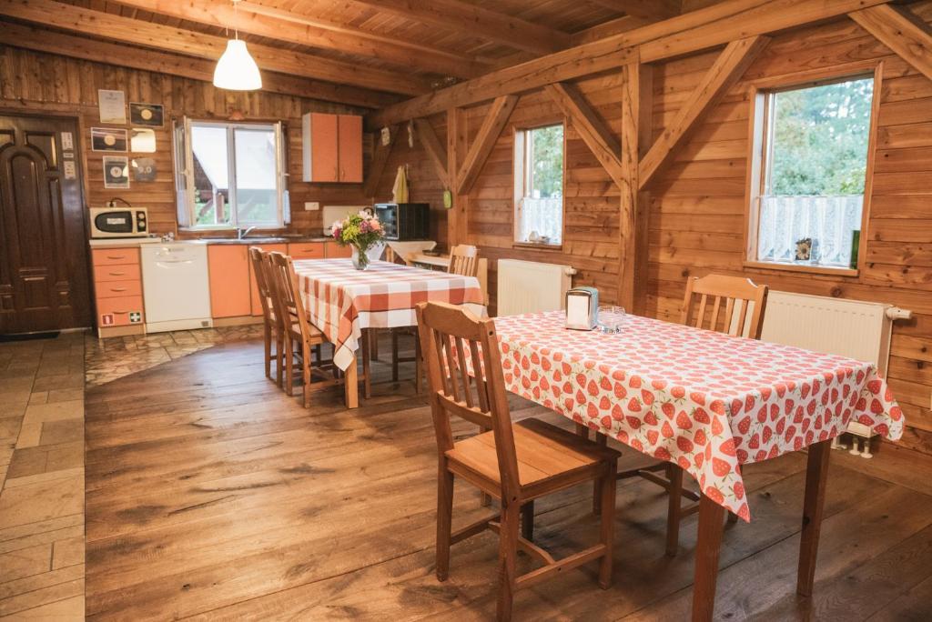 Kuchyň nebo kuchyňský kout v ubytování Agroturystyka Pod Modrzewiami