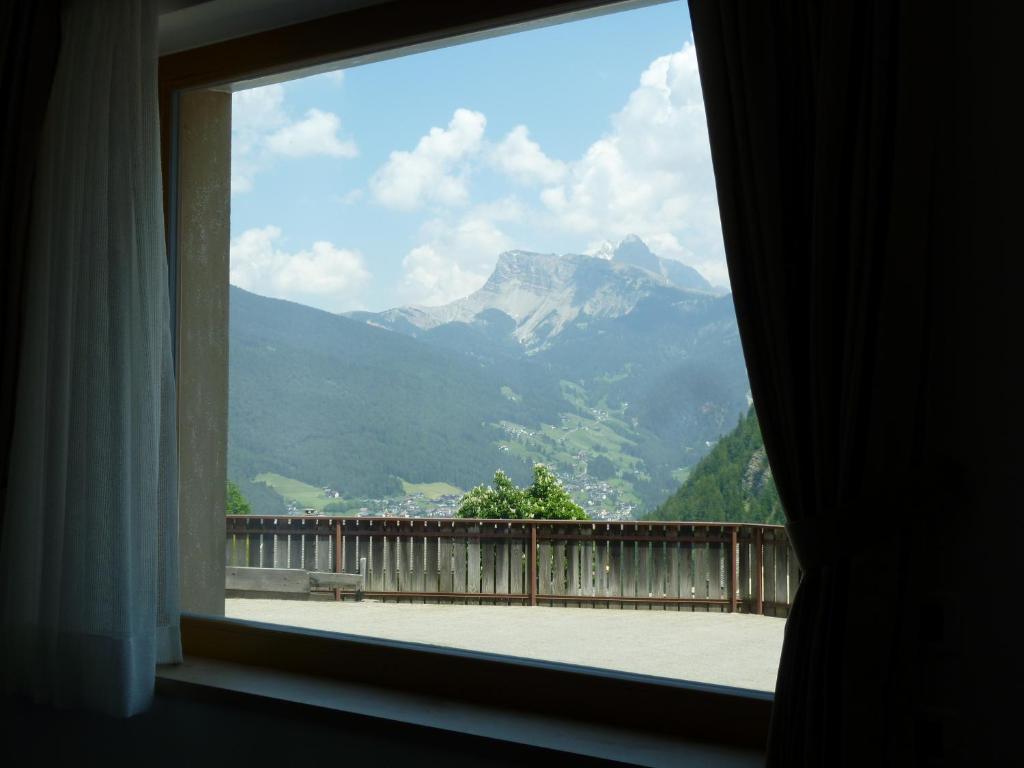 Nespecifikovaný výhled na hory nebo výhled na hory při pohledu z hotelu