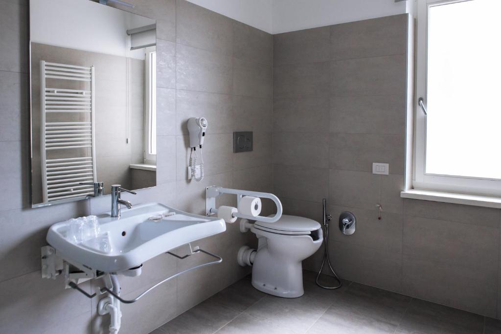 Koupelna v ubytování Albergo Ristorante Belvedere