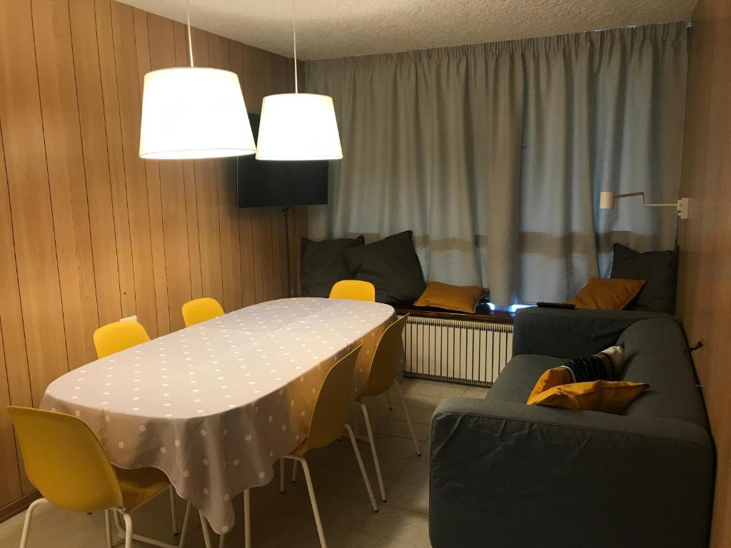 Posedenie v ubytovaní LE VOLPI Marilleva 1400