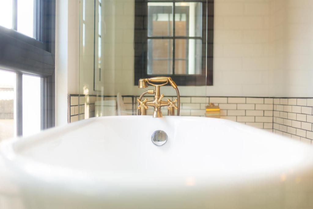 MORA Boutique Hotel - 10