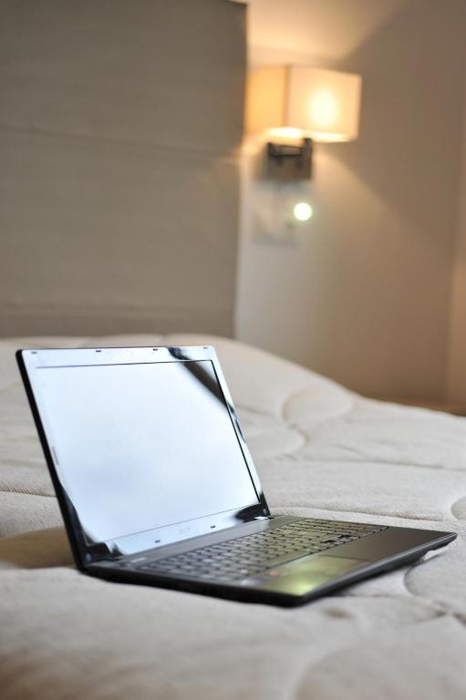 inspiration by balladins Villefranche-de-Rouergue - Dreifachzimmer Mit 1 Doppelbett Und 1 Einzelbett