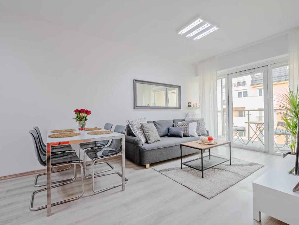 Posedenie v ubytovaní Apartamenty Homely Place Koziołki - Stary Rynek - Parking