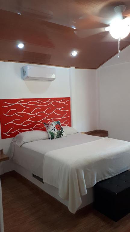 Postel nebo postele na pokoji v ubytování Tropical Paradise Bungalows
