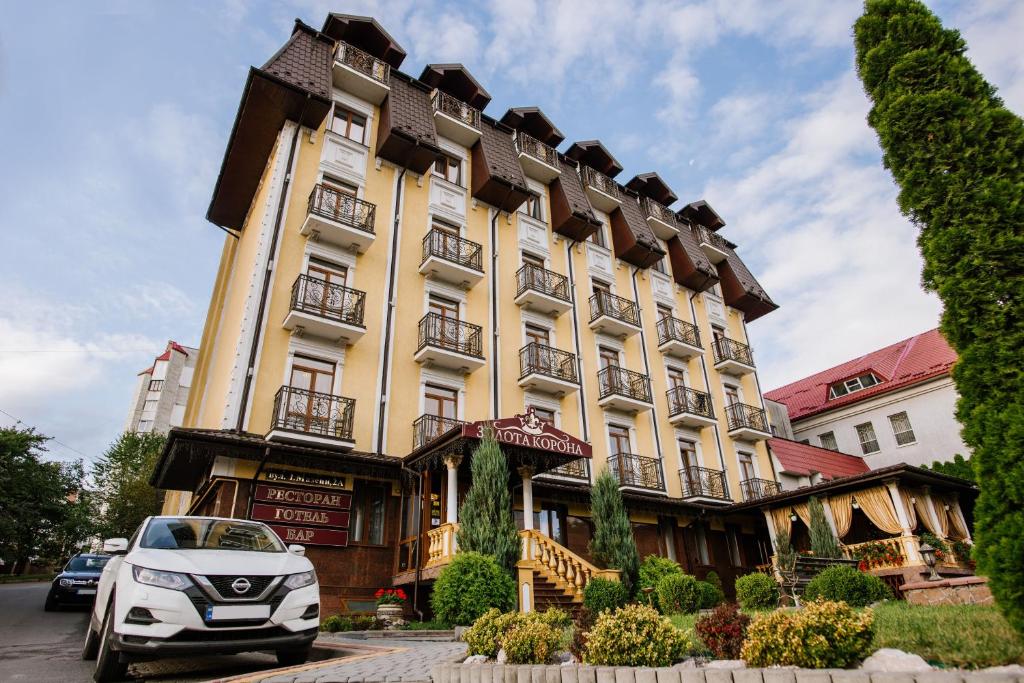 a car parked in front of a building at Курортний Готель Золота Корона in Truskavets