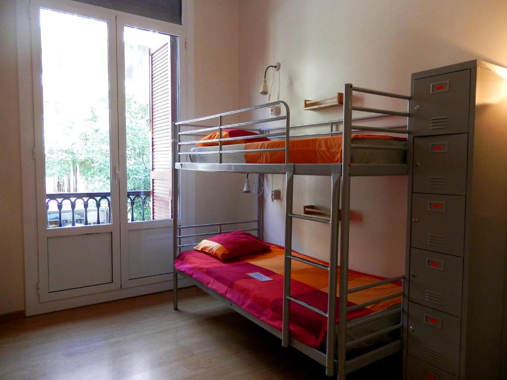Postel nebo postele na pokoji v ubytování Barcelona Central Garden Hostal