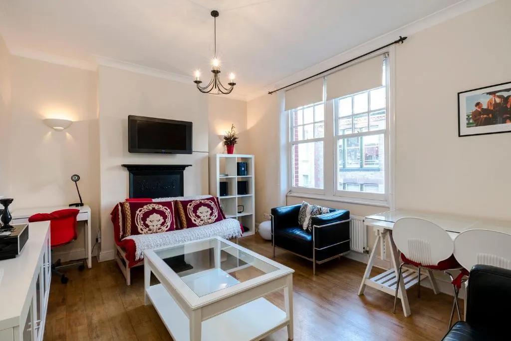 2 bedroom modern apartment on historic Marylebone Lane, Londra, Marea Britanie
