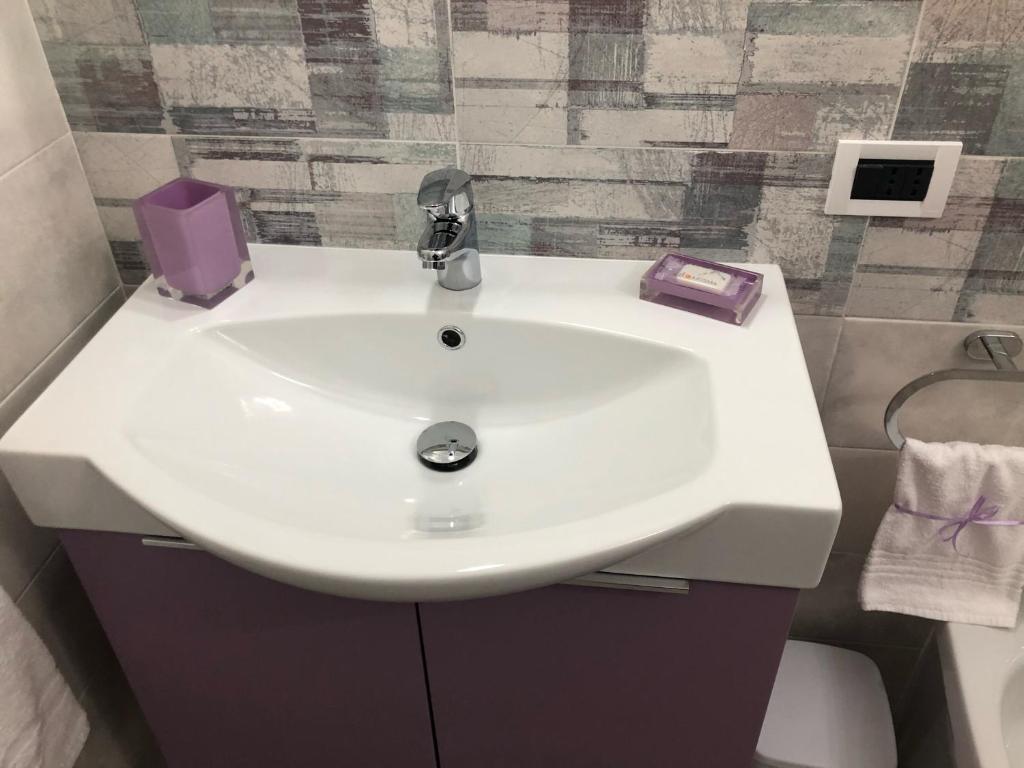 Koupelna v ubytování Casa Violet per Civita