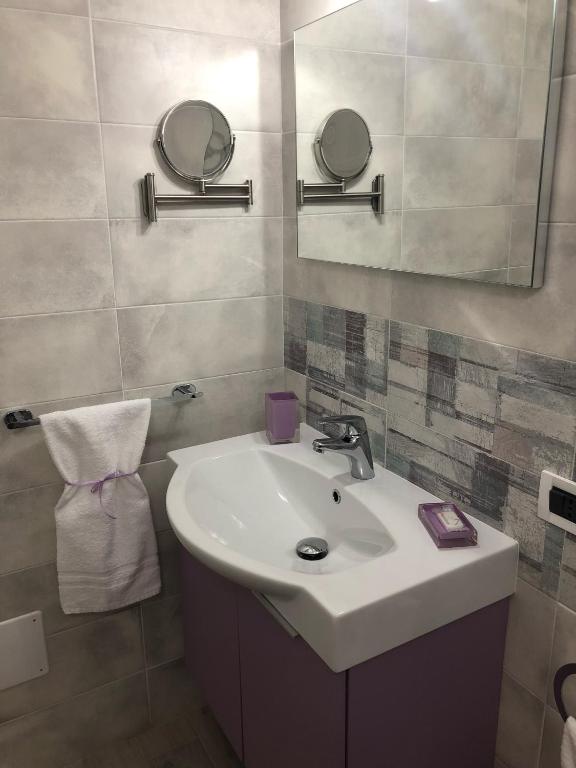 Koupelna v ubytování Casa Violet per Civita