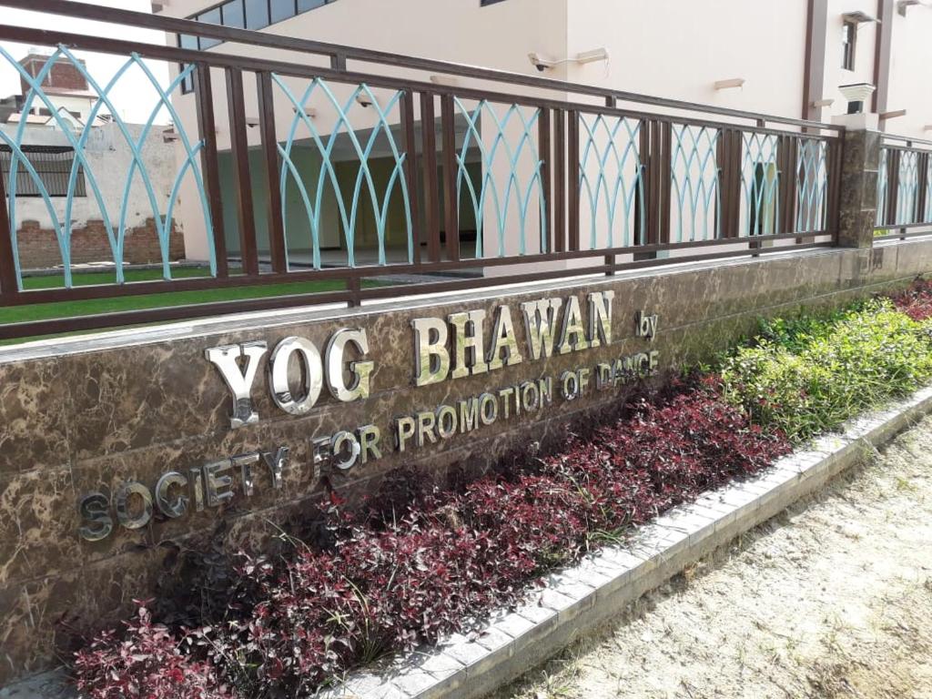 a sign for the vog bharan school for promotion of music at Yog Bhawan in Greater Noida