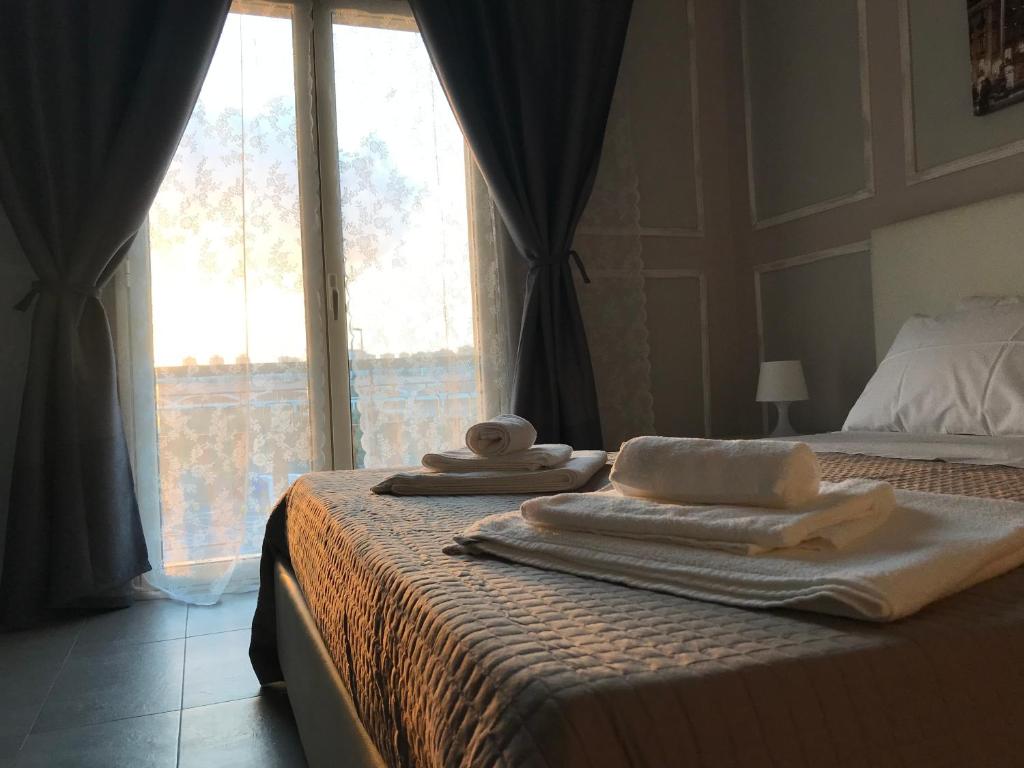 A bed or beds in a room at Borgo Palombaio