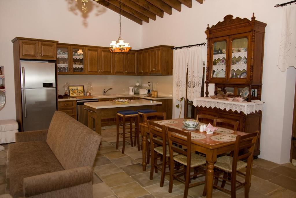 Kuchyň nebo kuchyňský kout v ubytování Xenios Cottages