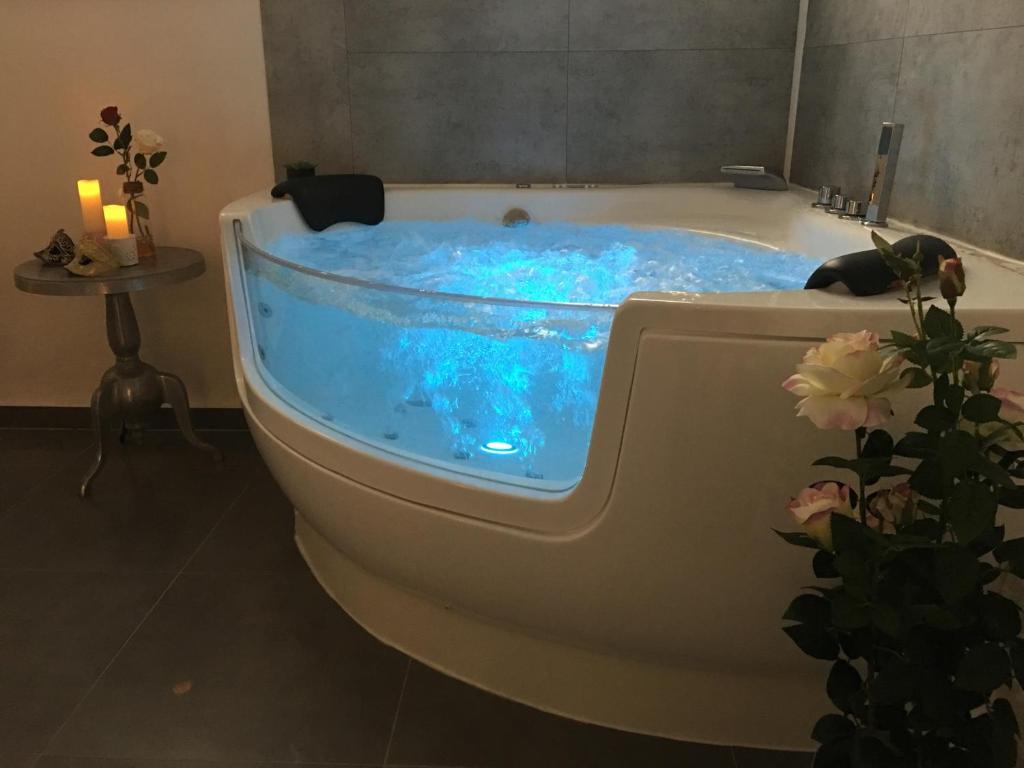 COSY & SPA Appartement luxe JACUZZI "Suite Diamant", Avignon – Updated 2022  Prices