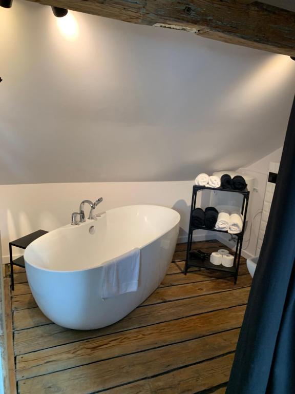 Kúpeľňa v ubytovaní Apartamenty Jęczmienna 29