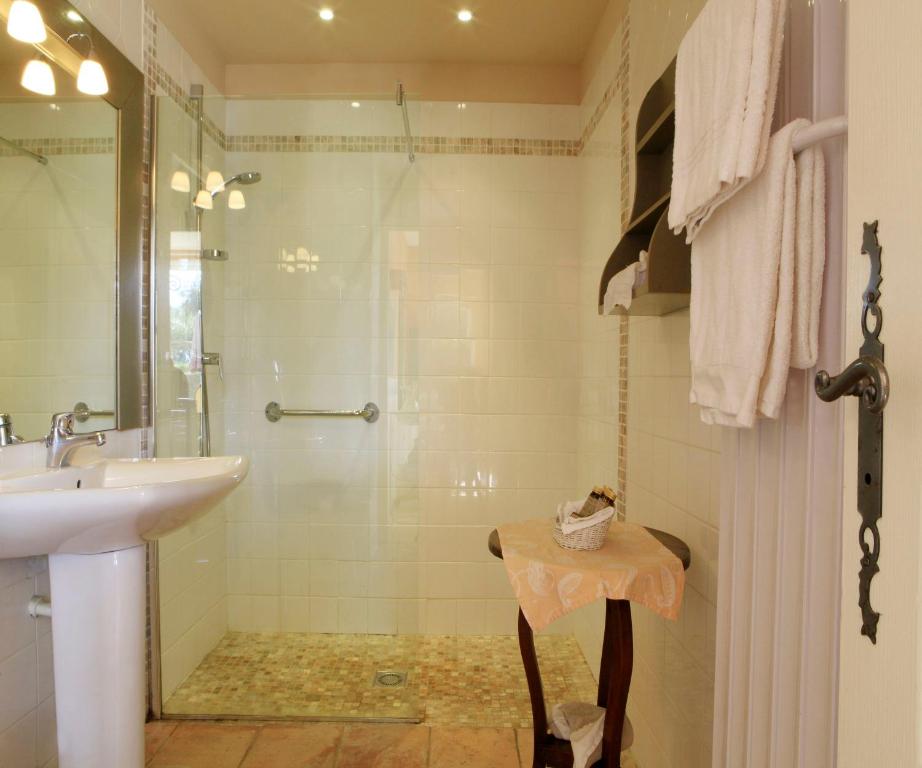 MAS DES FIGUES -très calme- Certifié Biologique FRBio10-Parc Naturel écologique vivant- piscine 12x6-Copieux brunch paysan méditerranéen du jardin cuisine maison huile d'olive-Agritourisme-Alpilles-Saint Rémy de Provence- du 30 avril au 20 septembre 2026- - 12